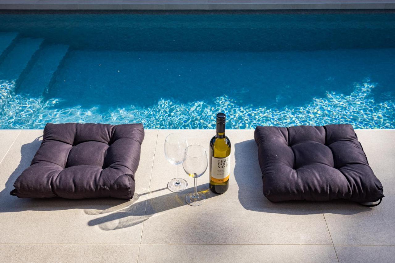 Villa Aida - 4 Bedroom Luxury Villa With Large Private Pool 4K Projector And Jacuzzi Пула Екстер'єр фото