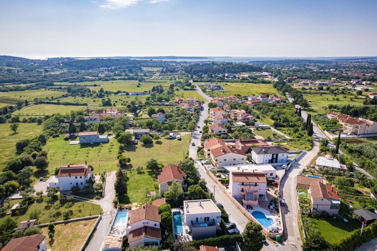 Villa Aida - 4 Bedroom Luxury Villa With Large Private Pool 4K Projector And Jacuzzi Пула Екстер'єр фото