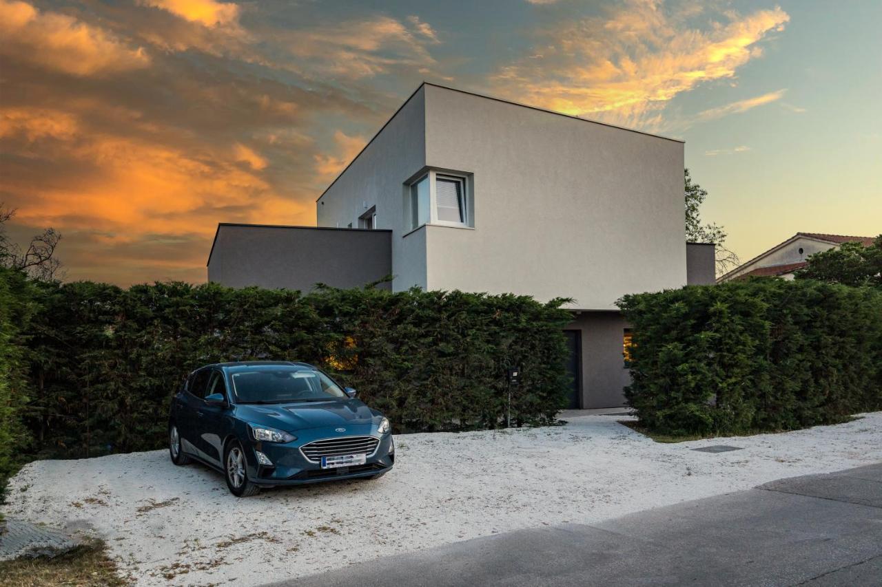 Villa Aida - 4 Bedroom Luxury Villa With Large Private Pool 4K Projector And Jacuzzi Пула Екстер'єр фото