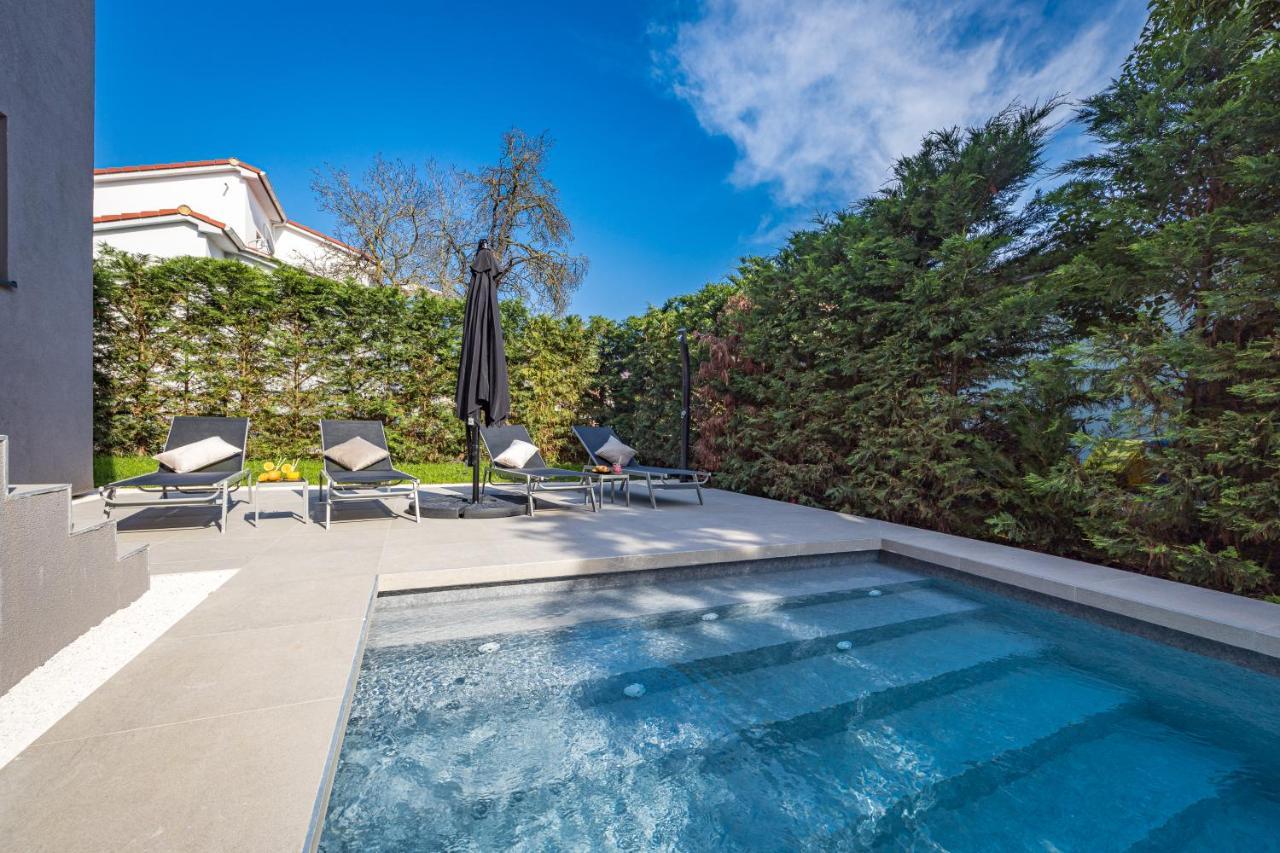 Villa Aida - 4 Bedroom Luxury Villa With Large Private Pool 4K Projector And Jacuzzi Пула Екстер'єр фото