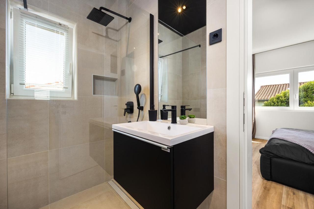 Villa Aida - 4 Bedroom Luxury Villa With Large Private Pool 4K Projector And Jacuzzi Пула Екстер'єр фото